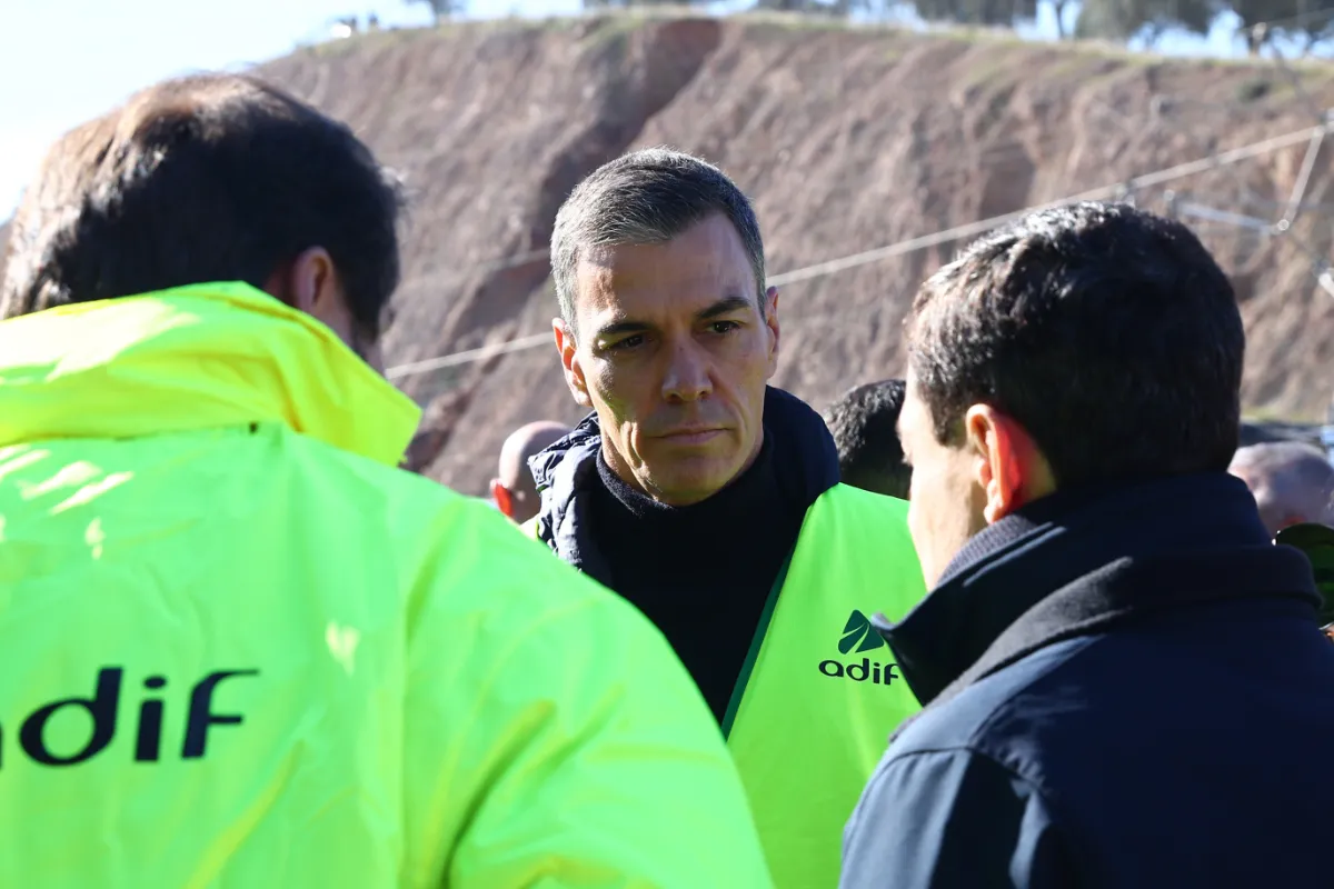 EuropaPress_7229934_presidente_gobierno_pedro_sanchez_visita_zona_afectada_accidente-1