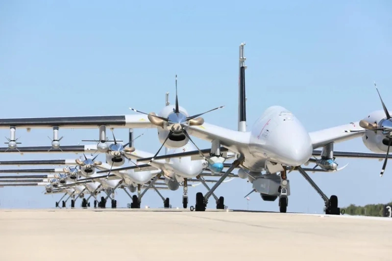 img-1-el-bayraktar-akinci-es-capaz-de-volar-hasta-24-horas-seguidas-con-un-alcance-maximo-de-6.000-kilometros