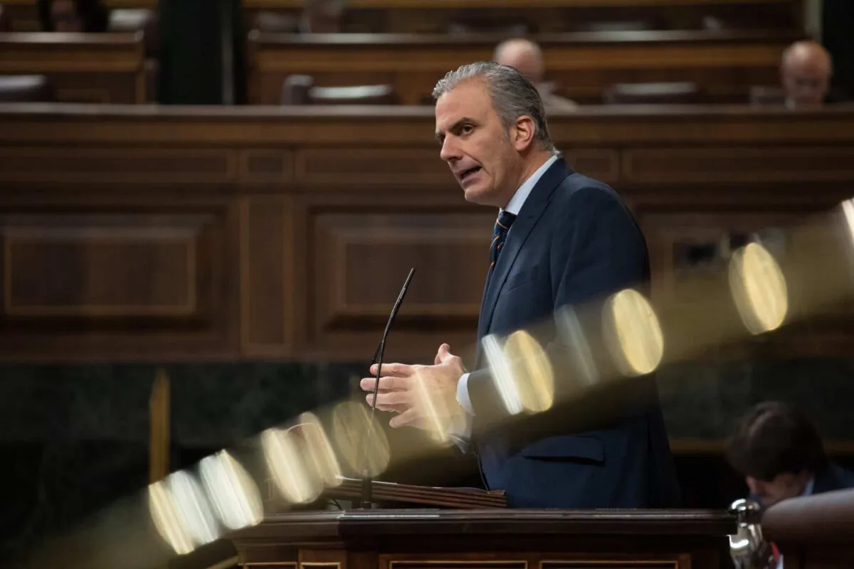 VOX-insiste-en-avisar-al-PP-de-que-no-cuenten-con-ellos-hasta-que-acaben-con-la-aberracion-del-reparto-de-menas-scaled-e1733485394454