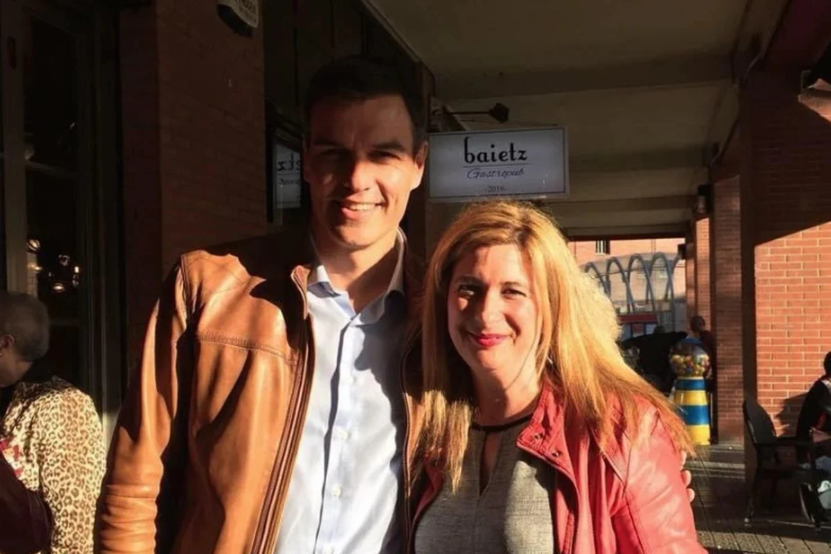 leire-diez-fontanera-psoe-luce-foto-sanchez-sus-redes-mafia-combate-combatiremos_103-1