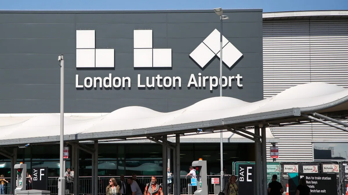 EuropaPress_4582438_aeropuerto_londres_luton_reino_unido-1