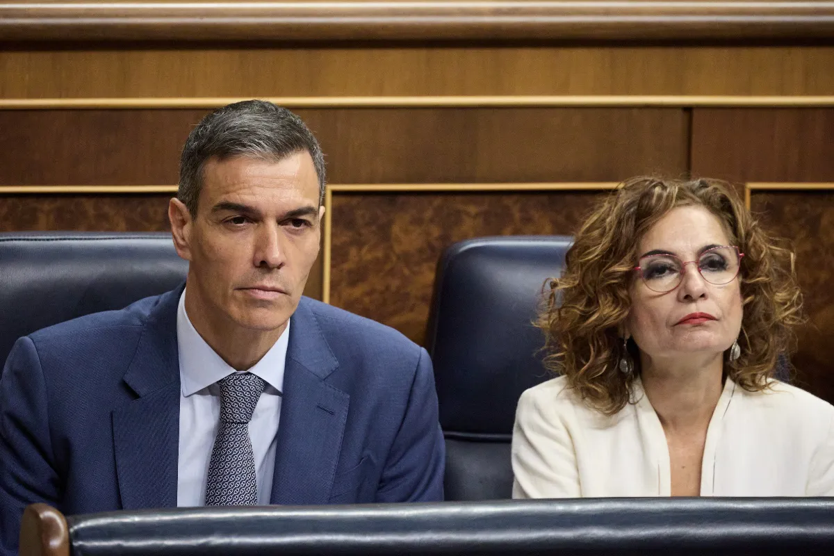 EuropaPress_6807135_presidente_gobierno_pedro_sanchez_vicepresidenta_primera_ministra_hacienda-2