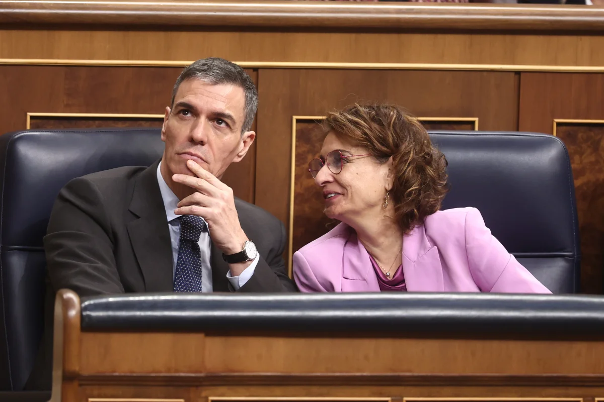EuropaPress_7397418_presidente_gobierno_pedro_sanchez_vicepresidenta_primera_ministra_hacienda-1